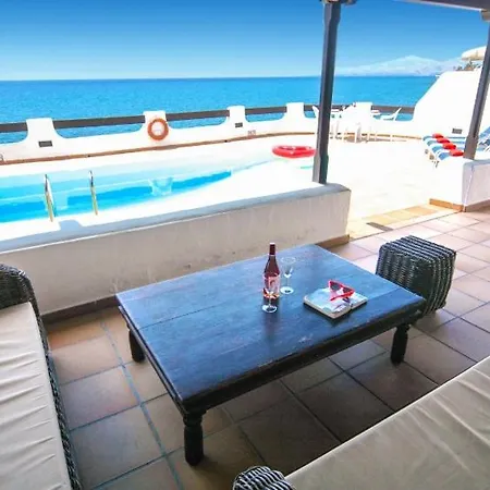 La Mar Deluxe - A Lovely 3 Bedroom - Magnificent Sea Views - Great Location Villa *