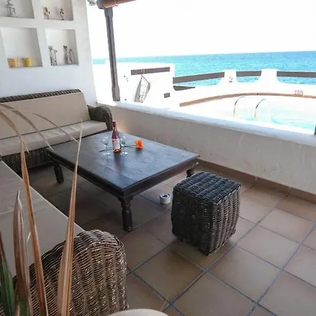 La Mar Deluxe - A Lovely 3 Bedroom - Magnificent Sea Views - Great Location