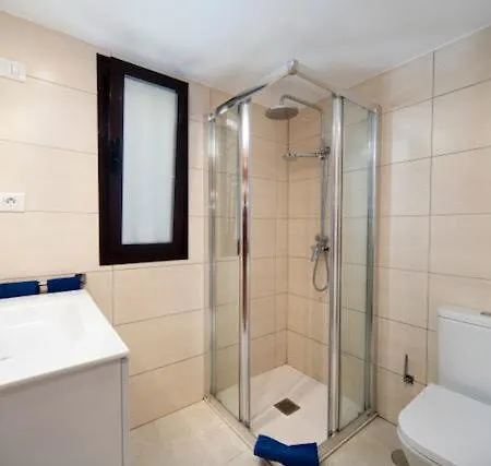La Mar Deluxe - A Lovely 3 Bedroom - Magnificent Sea Views - Great Location