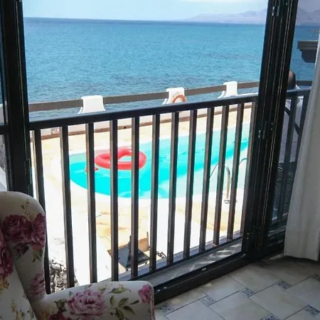 Willa La Mar Deluxe - A Lovely 3 Bedroom - Magnificent Sea Views - Great Location *